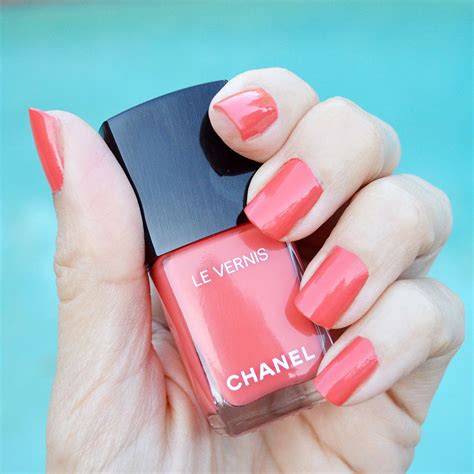 coralium chanel nail polish